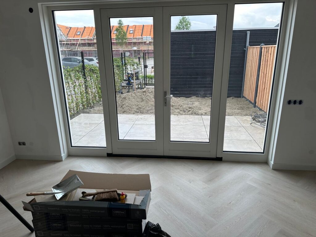 Glaszetter Made nieuw glas geplaatst in aanbouw door Glas-Gigant