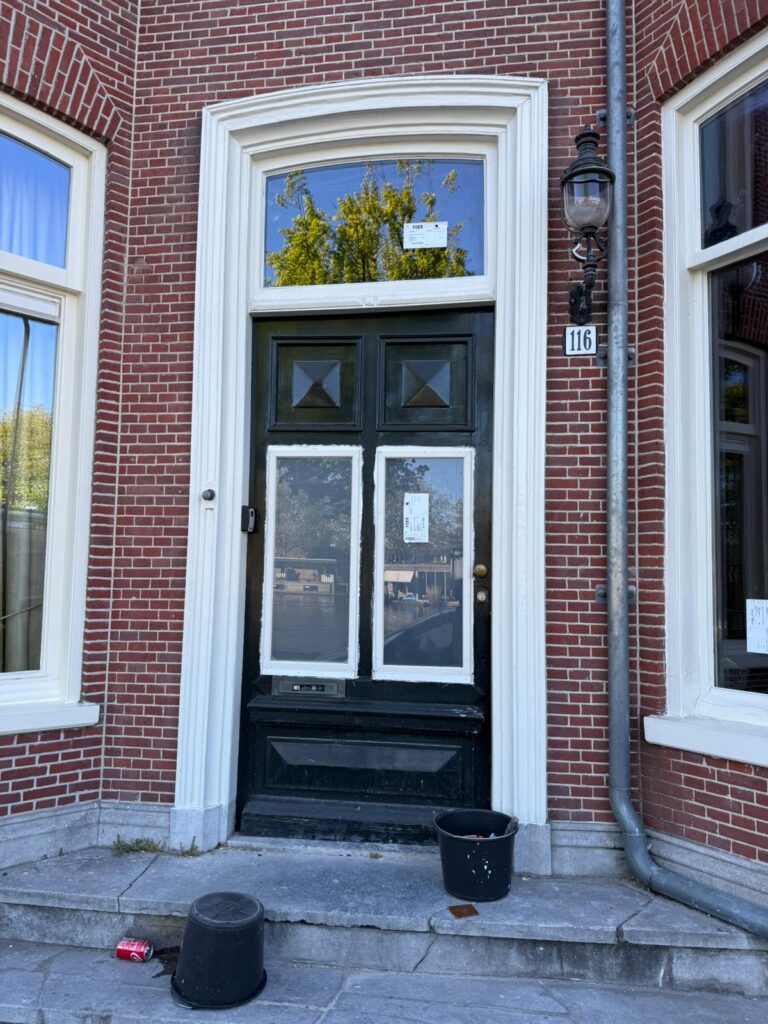 Glaszettersbedrijf Spoedreparatie van beschadigde ruit door ervaren glaszetter Den Haag