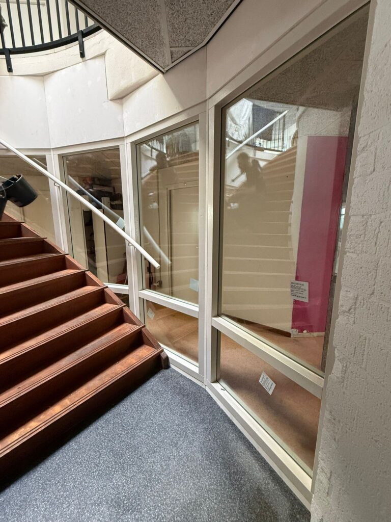 glaszetter Arnhem HR++ glas geplaatst in een kantoorpand