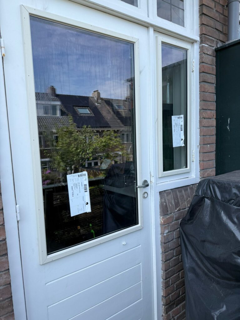 glaszetter nijmgene nieuw glas in deur en raam ernaast door Glas-Gigant